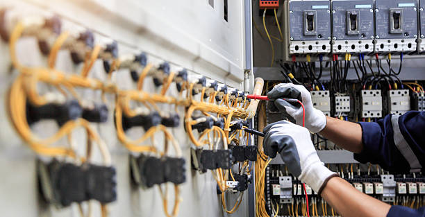 Professional Electrician technician working in Sullivan, MO